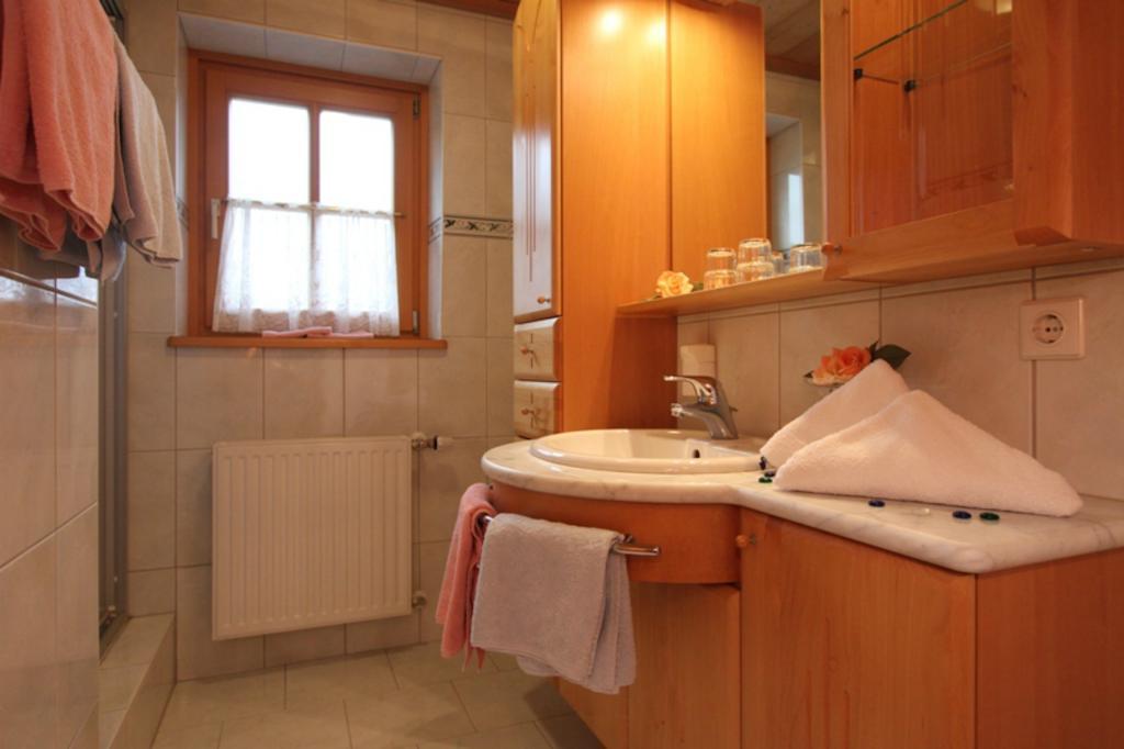 Hotel Madlgut Lofer Zimmer foto