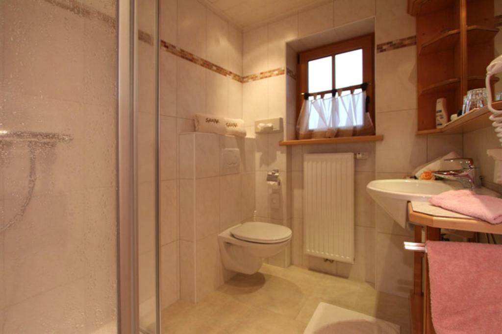 Hotel Madlgut Lofer Zimmer foto