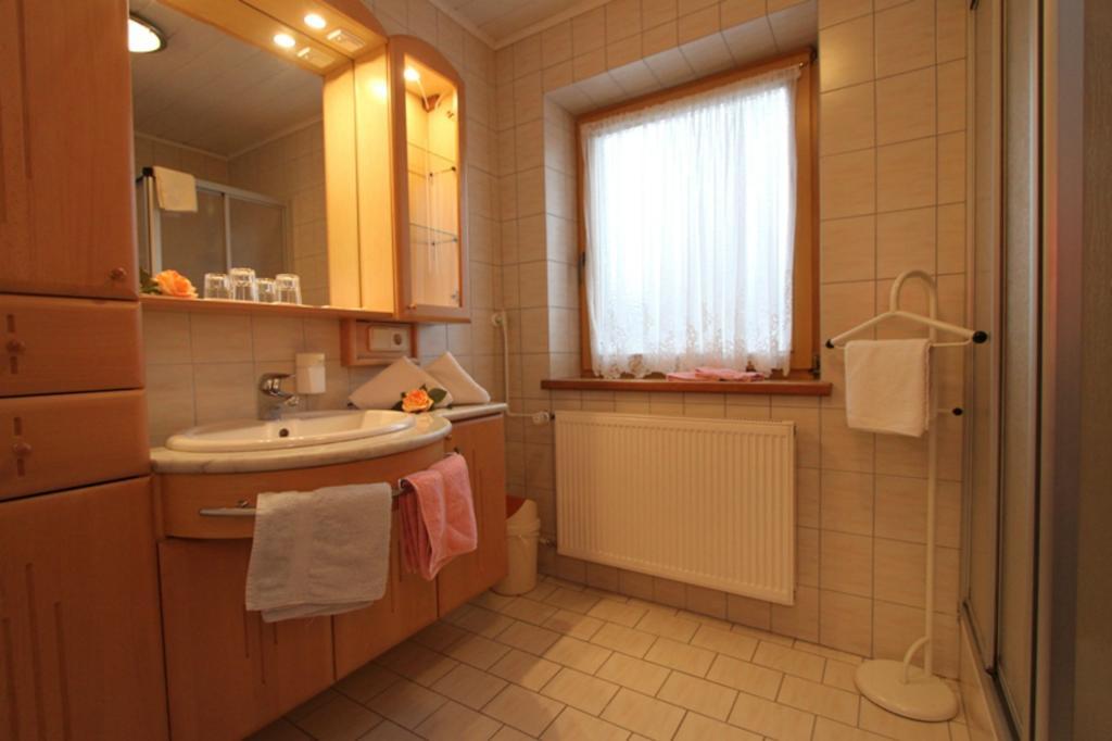 Hotel Madlgut Lofer Zimmer foto