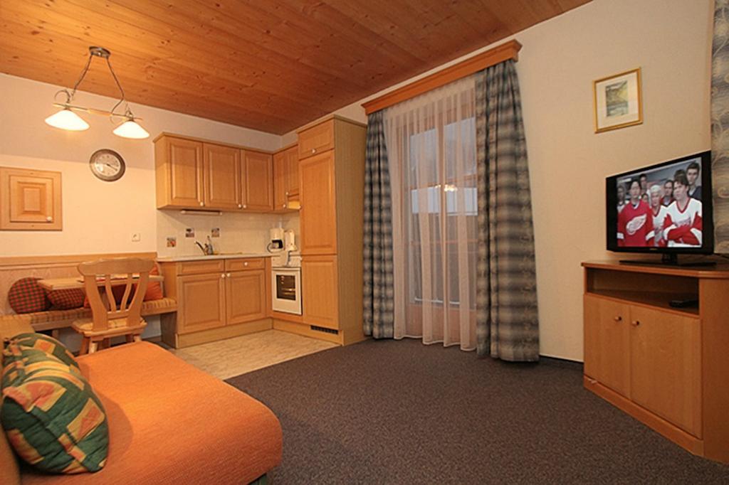 Hotel Madlgut Lofer Zimmer foto