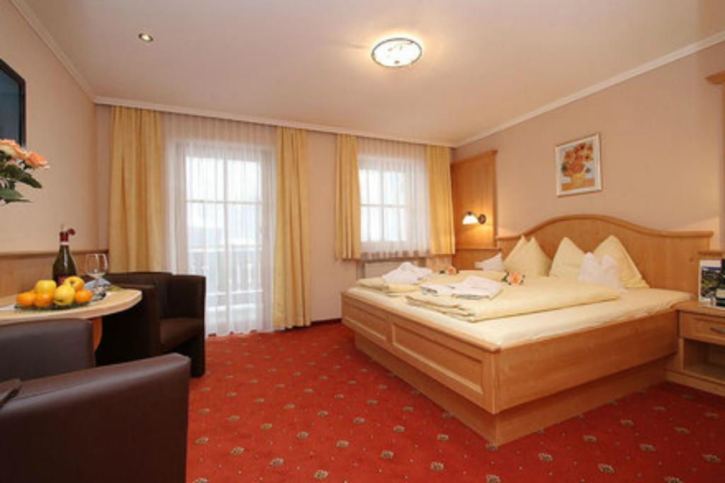 Hotel Madlgut Lofer Zimmer foto